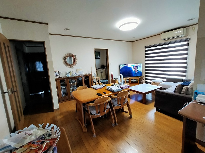 大潟町美崎が丘戸建の居間・リビング|LDK