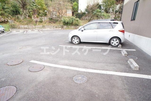プレミエールＡの駐車場|高崎、前橋のお部屋探しはエンドスケープまで！お客様の理想お聞かせ下さい♪
