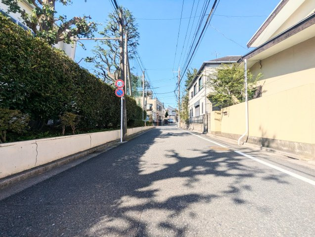 中野区野方5丁目　建築条件無し売地　残1区画の前面道路含む現地写真|2026.10.08撮影

現地ご見学希望・資料請求などお気軽にお問い合わせ下さい！
03-5990-5201