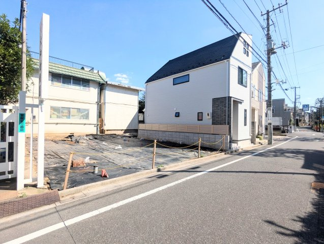 中野区野方5丁目　建築条件無し売地　全2区画の前面道路含む現地写真|2026.10.08撮影

現地ご見学希望・資料請求などお気軽にお問い合わせ下さい！
03-5990-5201