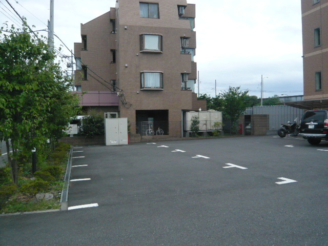 Ｄｅｍｅｕｒｅ　ＭＴＲの駐車場