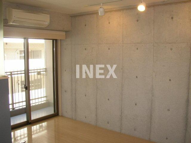 横浜市中区寿町１丁目の賃貸マンションの居間・リビング