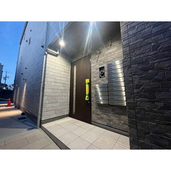 KRM RESIDENCE NAGAOKATENJINのエントランス