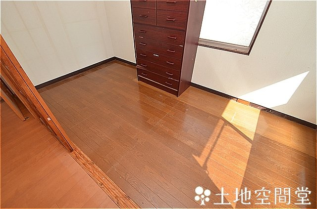 折尾２丁目　タウンハウスの洋室
