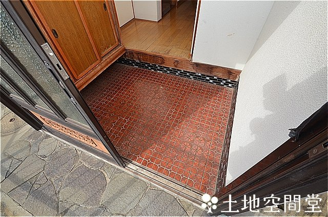 折尾２丁目　タウンハウスの玄関