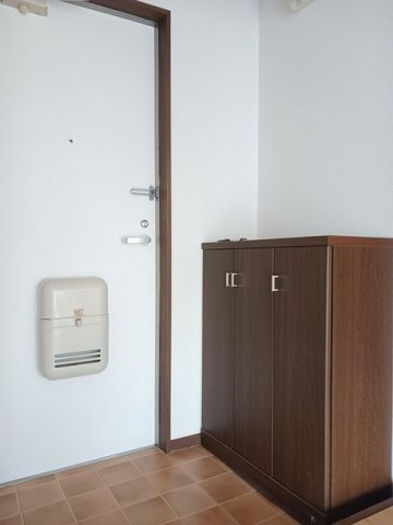 ウィステリアヒルの玄関|明るい玄関です