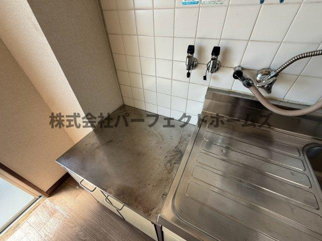 家具町ハイツのキッチン|コンパクトなキッチンで掃除もラクラク