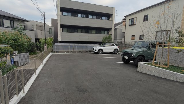シナジーコートの駐車場