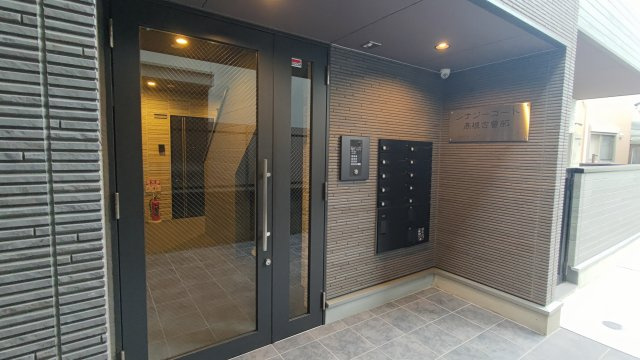 シナジーコートのエントランス
