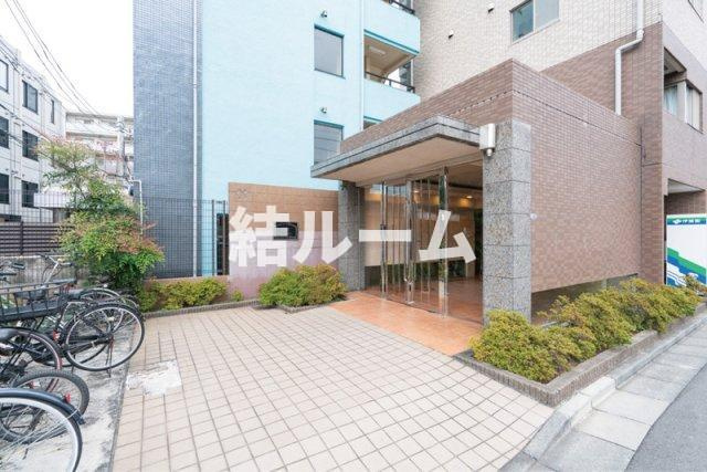 新宿区西落合１丁目の賃貸マンションのエントランス