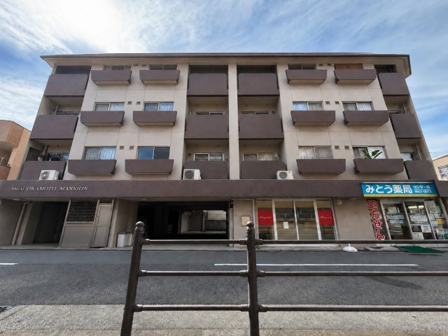 長居岡本マンションの外観