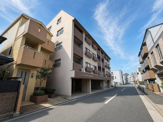 長居岡本マンションの外観