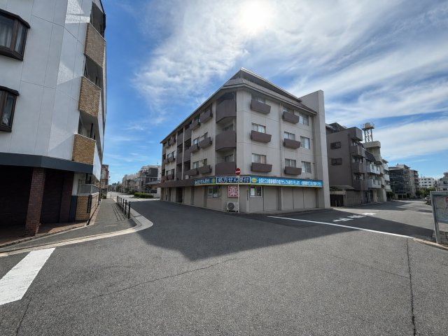長居岡本マンションの外観