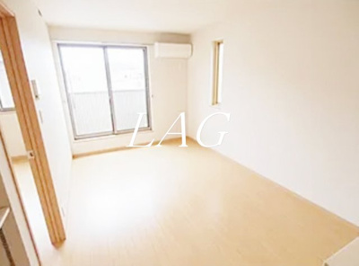 【居間・リビング】 | ぷれじ～るイソガイⅢ | 洋室のお部屋です。