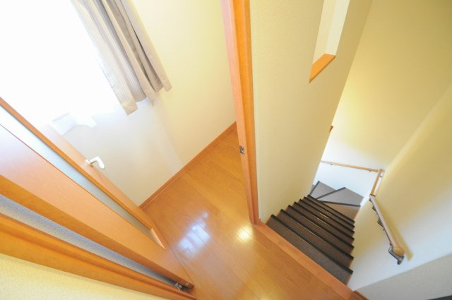 レオパレス本町の玄関