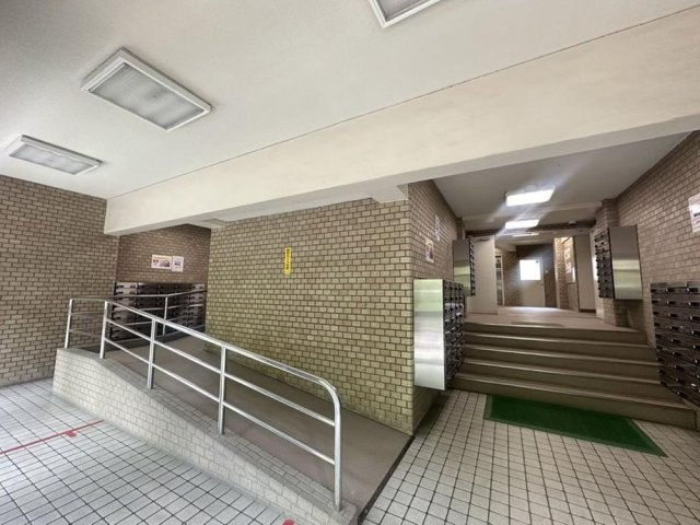 中津リバーサイドコーポＢ棟のエントランス