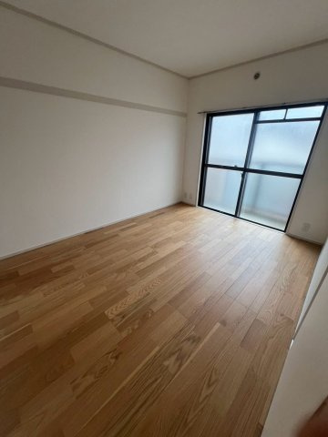 大産香椎マンションの洋室