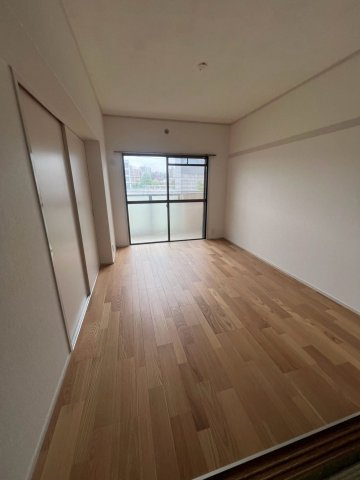 大産香椎マンションの洋室