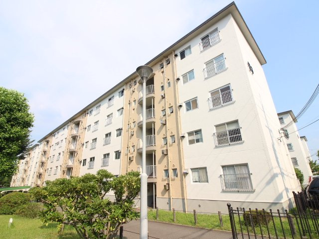 竹の台団地D3棟の外観