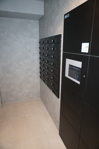 プレミアムフラット横濱上大岡のその他共用部分|集合ポスト、宅配ボックスです