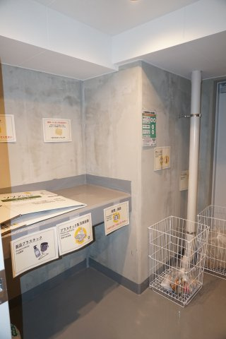 プレミアムフラット横濱上大岡のその他共用部分|建物内ゴミ集積所です