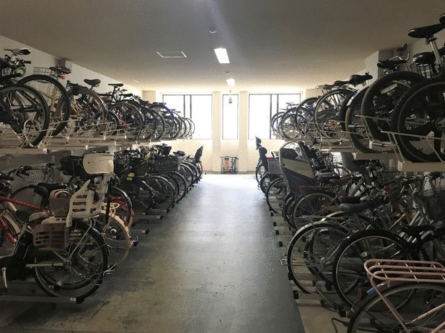 ファミールアクアージュ1002の駐車場