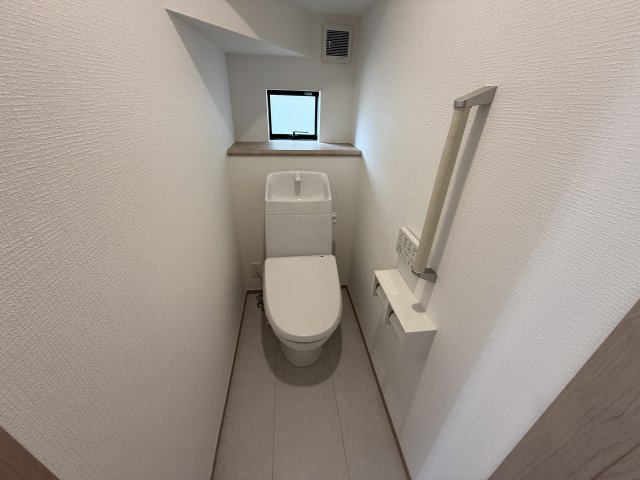 明石市大久保町八木新築戸建A号棟のトイレ