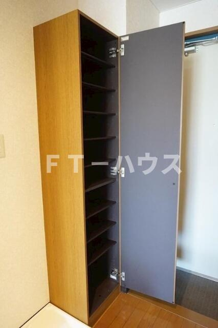 ピュアメゾンティーアンドワイの玄関