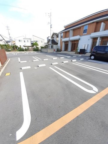 ガーデン古川の駐車場