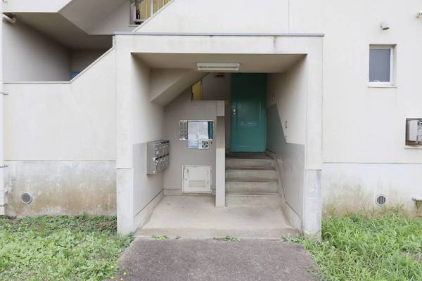 ビレッジハウス東光台2号棟のエントランス