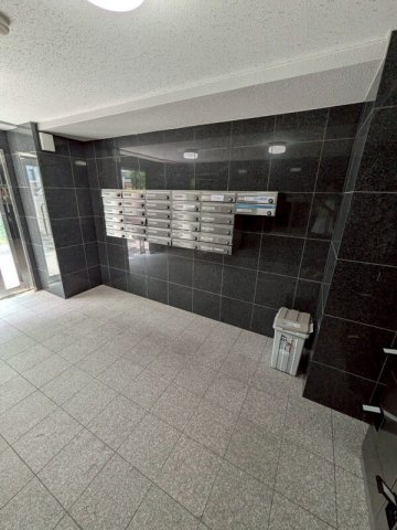 ヒルズ八尾本町のロビー