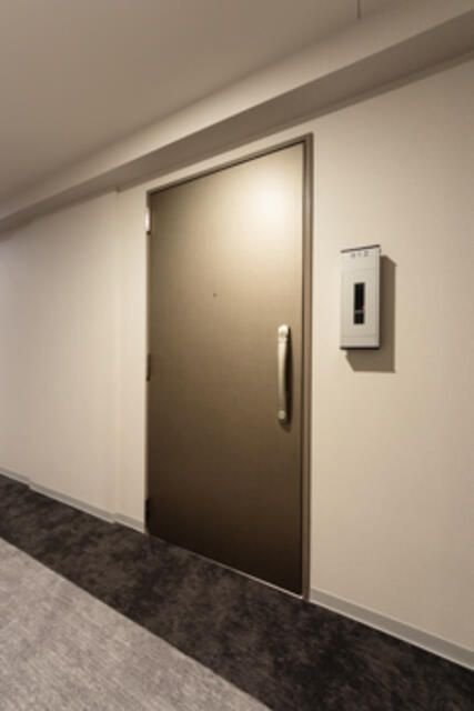 パークアクシス横浜阪東橋の玄関