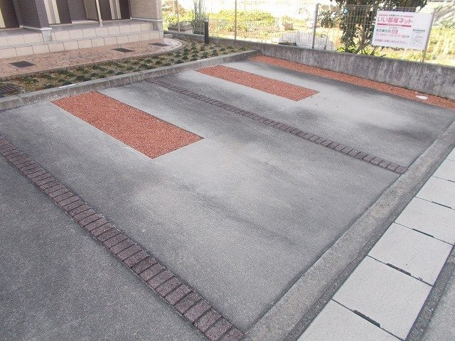 アリーヴィオⅢノースの駐車場