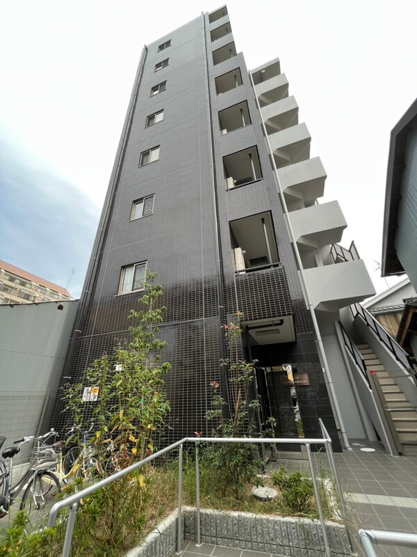 ヒルズ八尾本町の外観