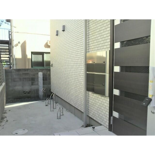 小金井市梶野町４丁目のアパートのエントランス