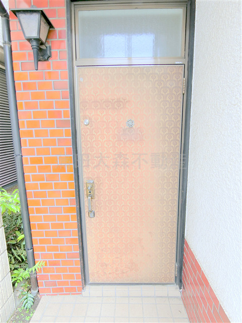 西六郷3丁目戸建の玄関