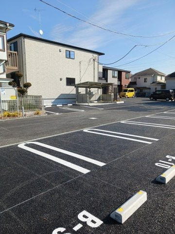 レジーナ　ガーデンＢの駐車場