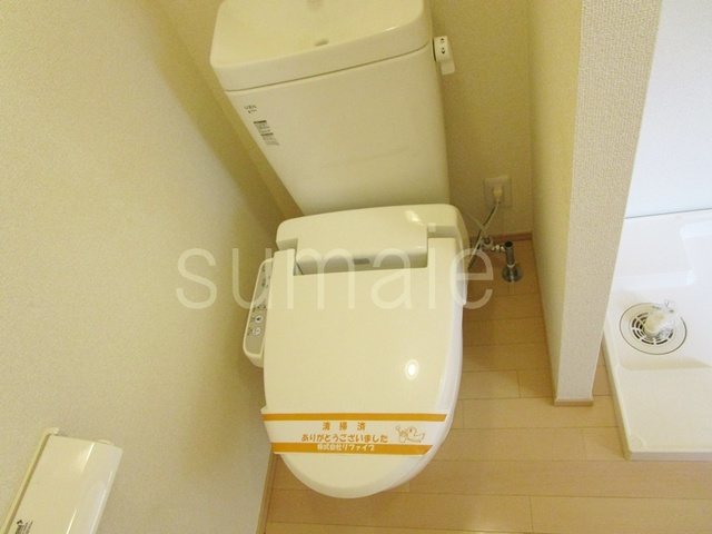 ドミール十条のトイレ|温水洗浄機能付トイレです！