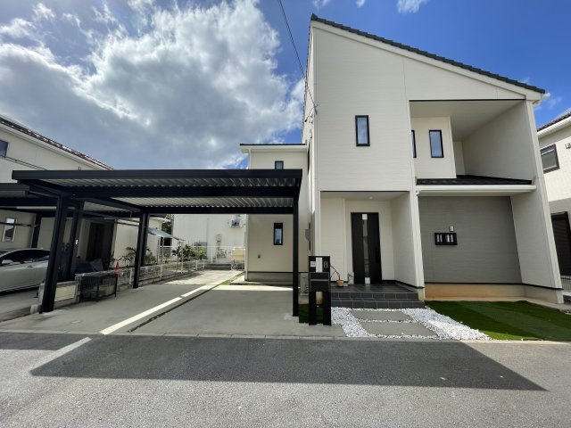 【中古戸建】名護市宇茂佐の森4LDKの駐車場|駐車場です