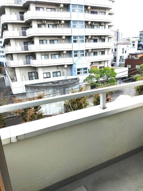 渡辺ビルのバルコニー