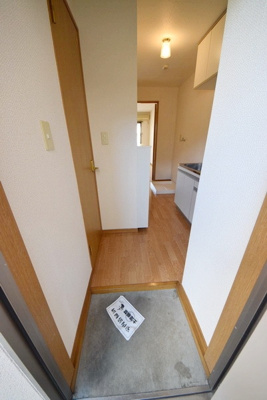 【玄関】 | クレスト新座 | 明るい玄関です