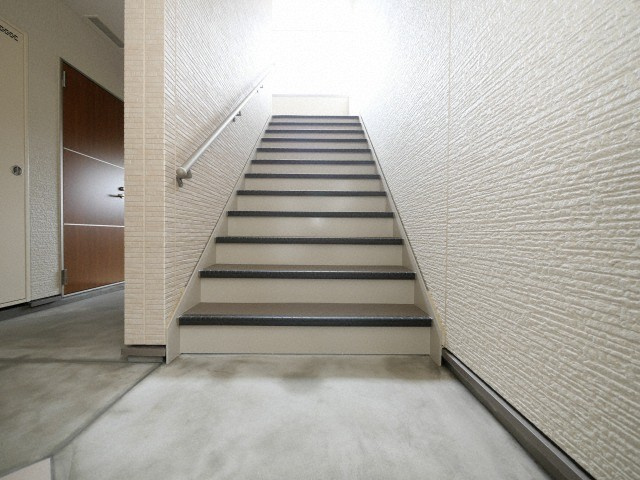 リバーサイド東久宝寺十番館のロビー