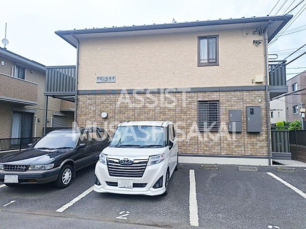 マロンヒルズの駐車場