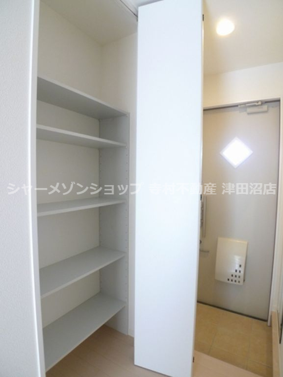 フェリーチェエストの玄関