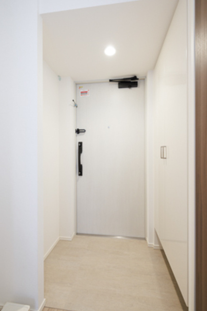 パークアクシス市川の玄関|※写真は同タイプ住戸です。
