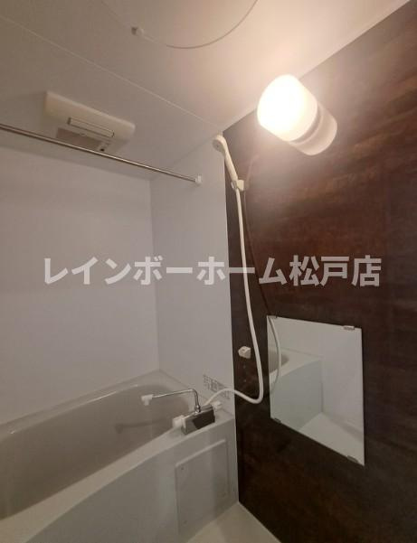 松戸市小金のアパートの浴室