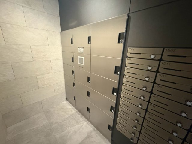 大阪市生野区巽西４丁目の賃貸マンションのロビー
