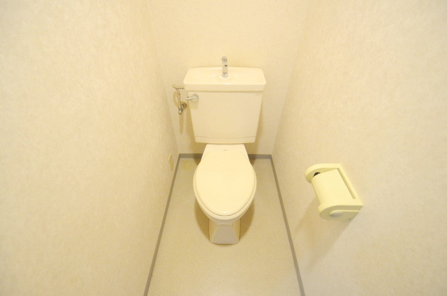 【トイレ】 | ピジョン田園 | 落ち着いた色調のトイレです