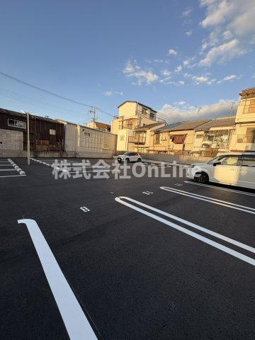 ウエスタンハイツ19の駐車場