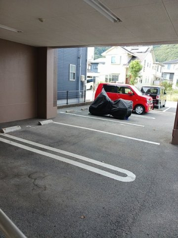 ヒロ・ファースト　ケイの駐車場